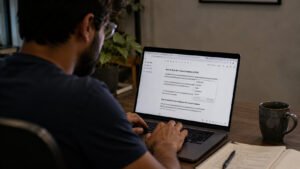 Compose AI autocomplete suggestions while writing a document in Chrome